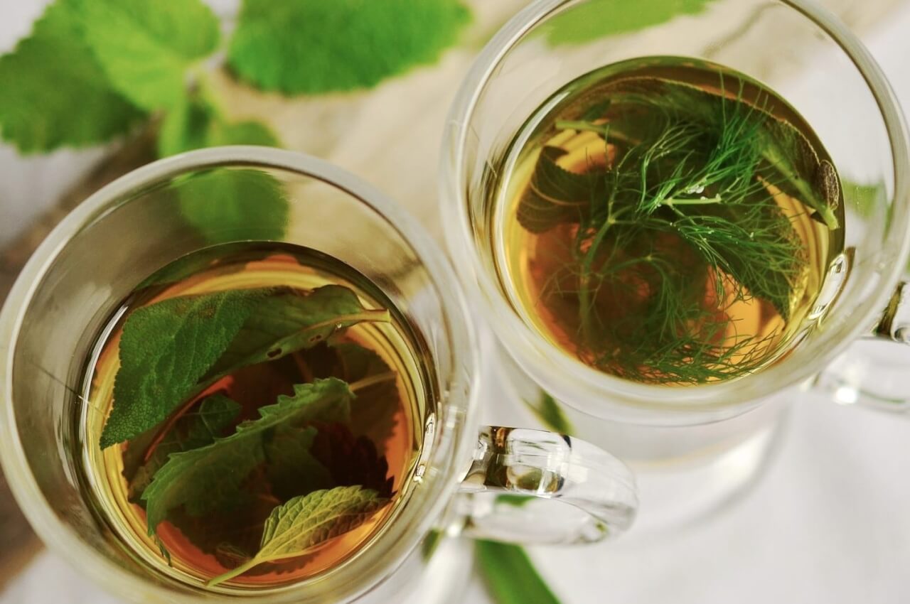 How does water affect the taste and aroma of tea?
