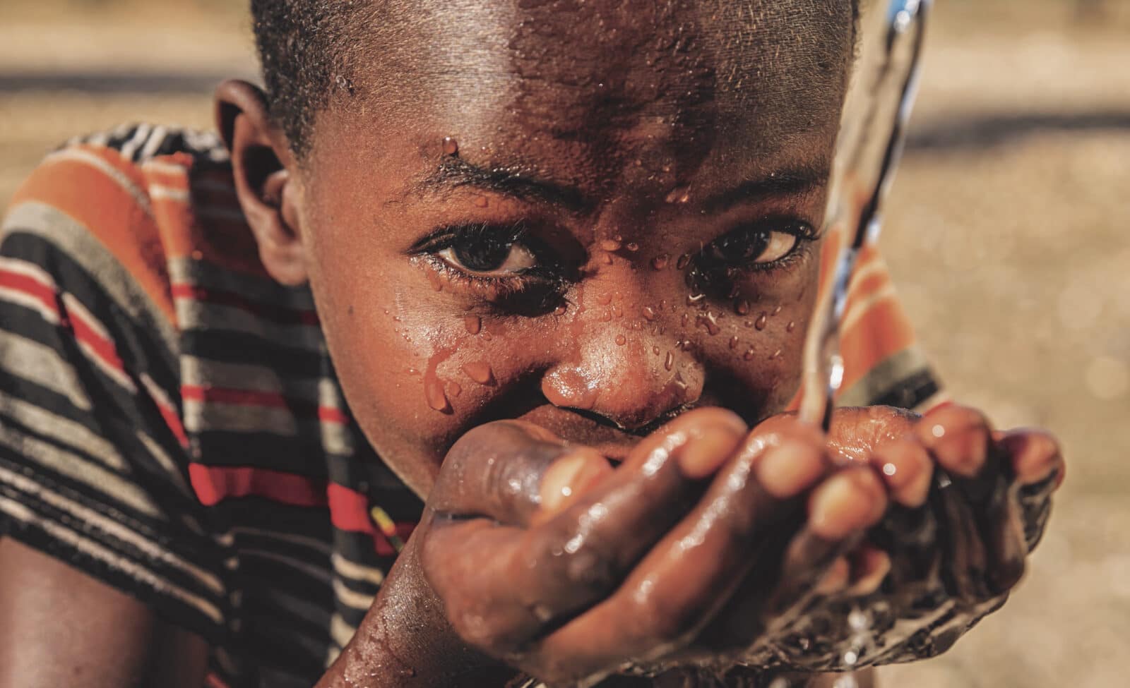 <span style="--wp--custom--font-size:var(--text-xl);" class="has-font has-inline-font-size">Donner accès<br>à l’eau à tous</span>