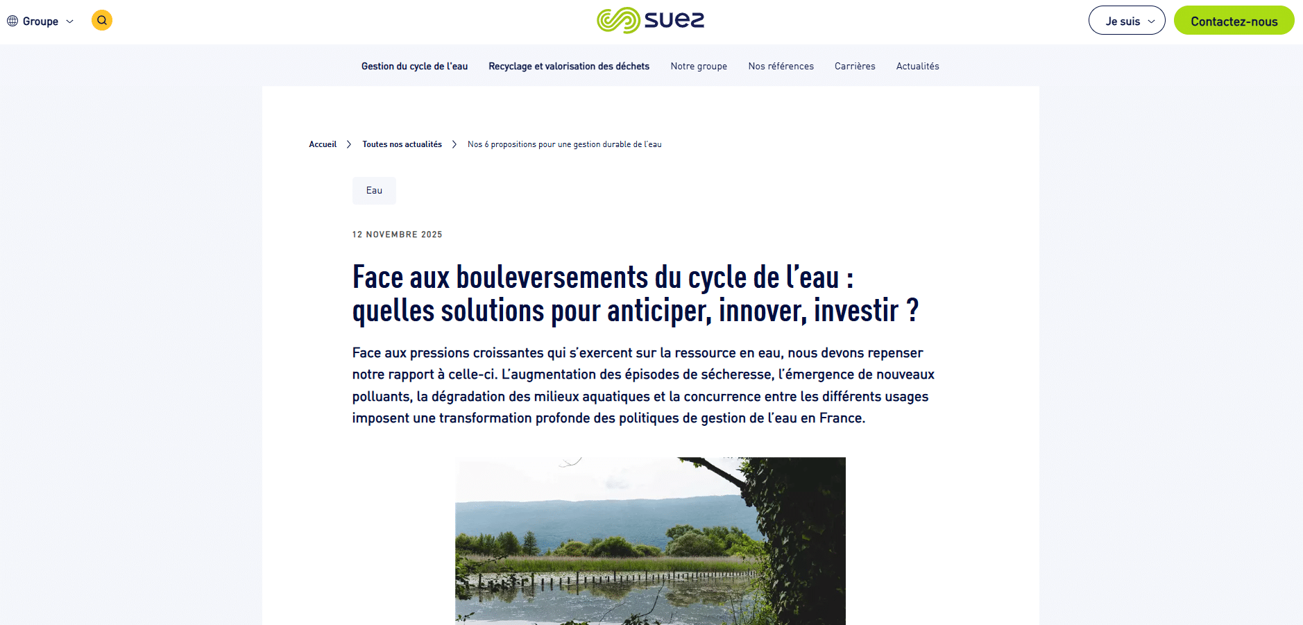A natural body of water bordered by reeds and vegetation, with hills in the background, illustrating the SUEZ article on the six proposals from the 2025 Giverny Forum for sustainable water management—a working group in which Thibault Lamarque, founder of Castalie, participates.